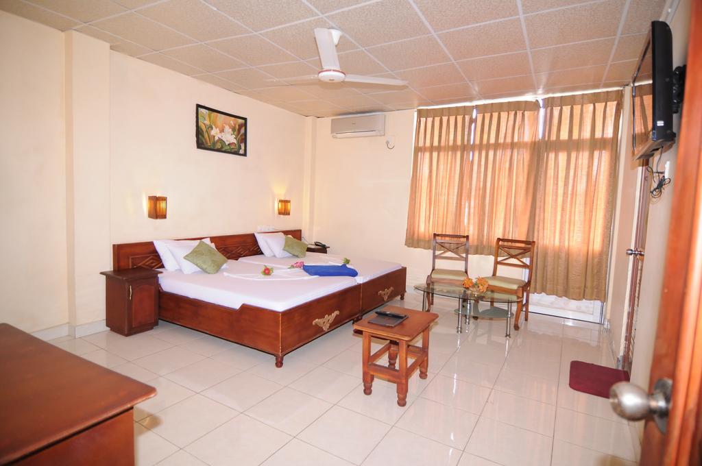 Brighten Hotel Colombo Exterior photo
