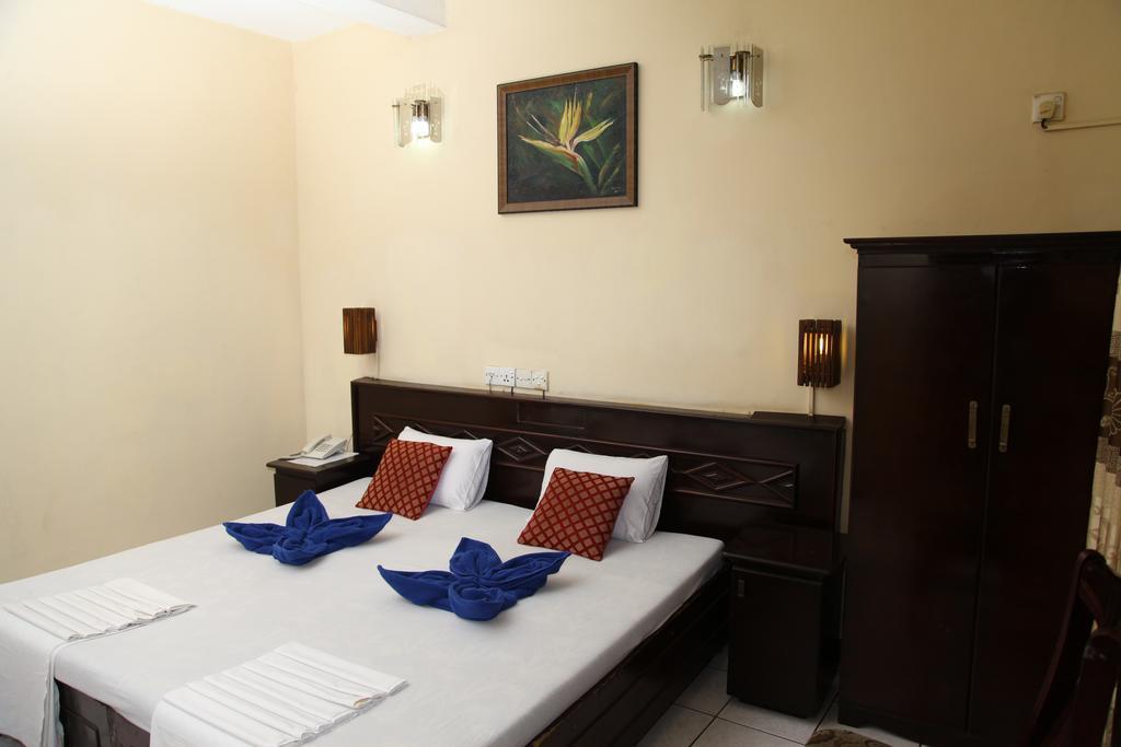 Brighten Hotel Colombo Exterior photo