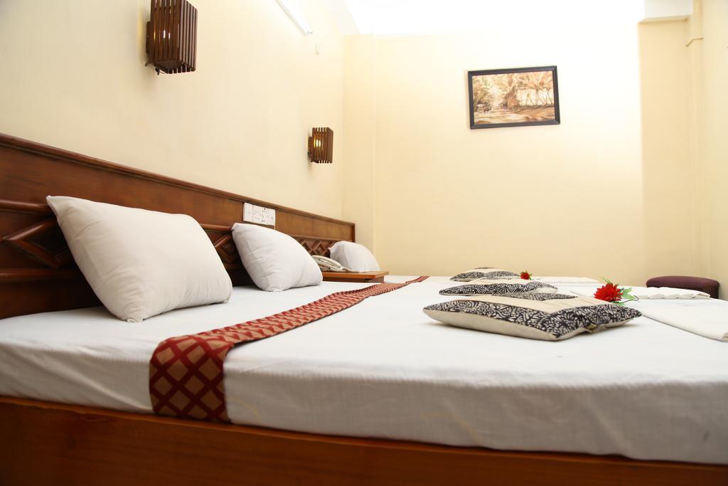 Brighten Hotel Colombo Exterior photo