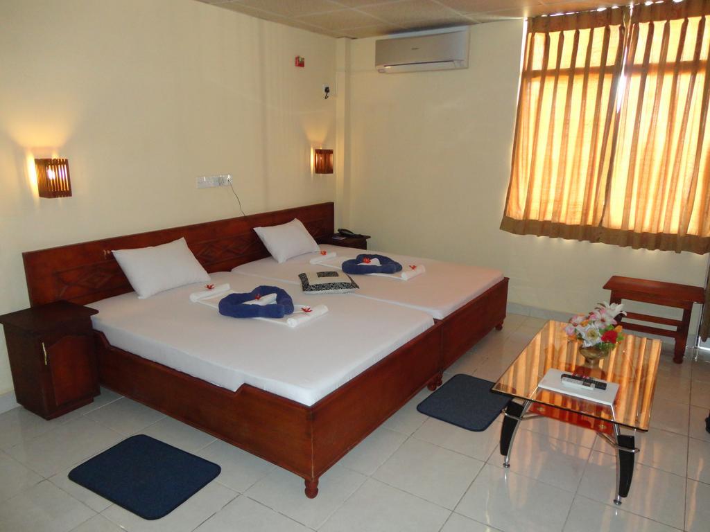 Brighten Hotel Colombo Exterior photo