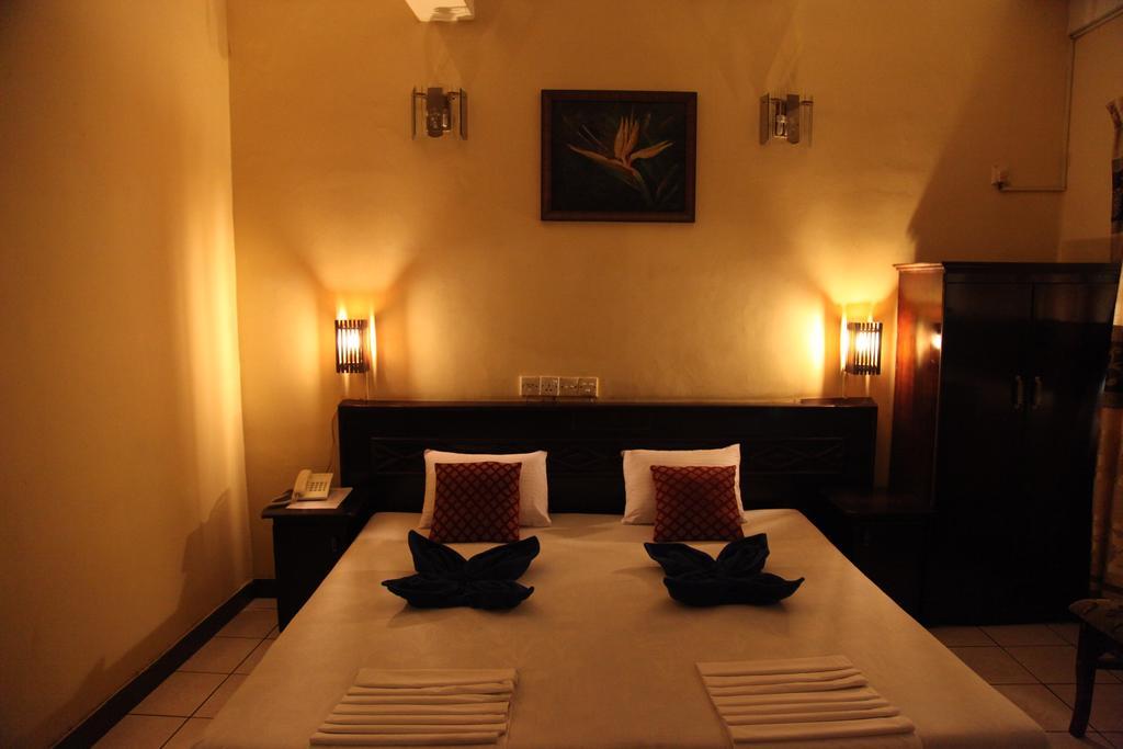 Brighten Hotel Colombo Exterior photo