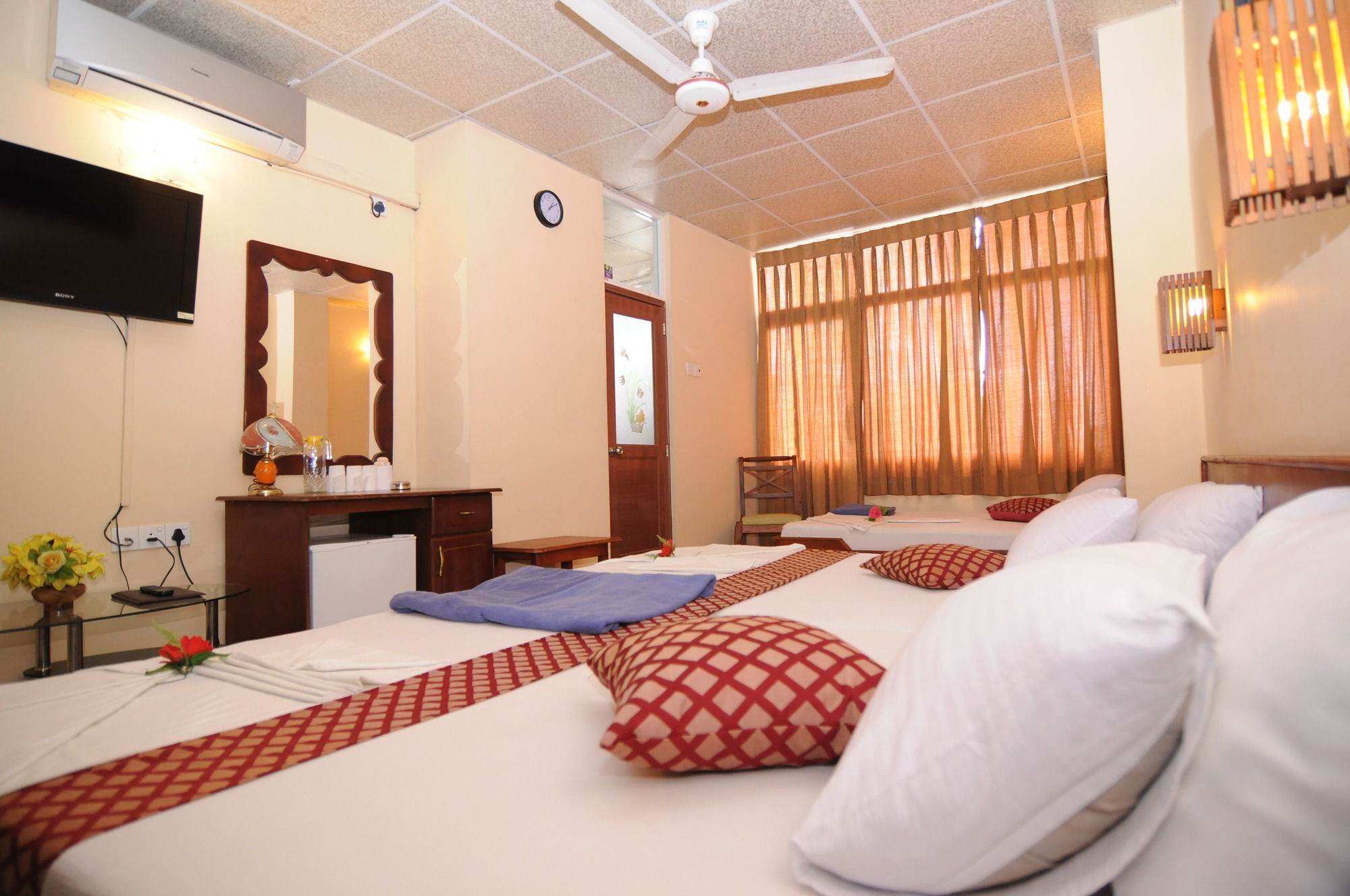 Brighten Hotel Colombo Exterior photo